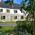 Saint-sauveur Hideaway Ferienhaus