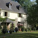 Saint-sauveur Hideaway Ferienhaus
